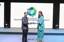 Menteri Pendidikan, Kebudayaan, Riset dan Teknologi bersama Meliza M. Rusli, Direktur Utama PermataBank
