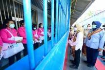 Ibu Iriana Joko Widodo bersama para anggota OASE KIM mendatangi Lembaga Pemasyarakatan (Lapas) Perempuan Kelas II A Bandar Lampung, Kota Bandar Lampung