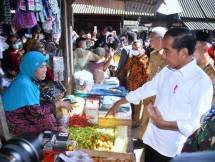 Presiden Jokowi Beli Cabai di Pasar Mendenrejo Blora Jateng