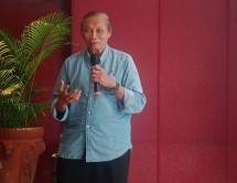 Agus Setyarso, Deputy Director Pusat Sains Kelapa Sawit Instiper Yogyakarta, ketika berbicara di depan wartawan mengenai kajian hutan dan mitigasi bencana hidrometeorologi di Jakarta. (Foto: Abraham Sihombing)