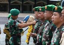 Pangdam XIV/ HSN Beri Penghargaan kepada Satgas Konga Unifil
