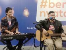 Pemusik Dwiki Dhatmawan dan Ustad Erick Yusuf 