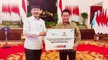 Dirut BSI bersama Ketua BAZNAS