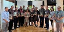Serah Terima Buku, KBM JAYA Kompas Gramedia Kawal Frans Seda Jadi Pahlawan