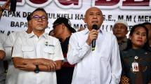 MenKopUKM dan Mendag Blusukan ke Pasar Senen, Perbolehkan Jualan Pakaian Bekas Hingga Stok Habis