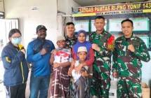 Satgas Yonif 143/TWEJ Diminta Warga Untuk Khitan Anaknya