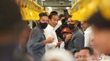 Presiden Jokowi di dalam Kereta