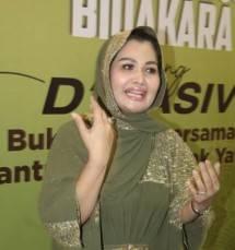Artis Camel Petir Berbagi Kepada Anak Yatim Jangan Ditunda 