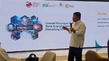 Bob Tyasika Ananta Wakil Direktur Utama BSI saat menjelaskan kesiapan BSI menyediakan uang tunai