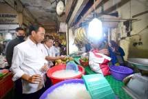 Presiden Jokowi Tinjau Aktivitas Perdagangan di Pasar Rawamangun Jakarta