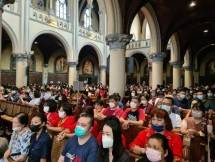Ribuan Umat Katolik Ikuti Ibadah Jumat Agung di Gereja Katedral Jakarta