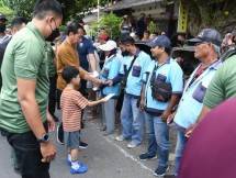 Presiden Jokowi Bagikan Bantuan untuk Masyarakat di Pasar Gede Surakarta