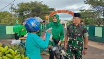 Danrem 174/ATW Merauke Bagikan Takjil kepada Masyarakat