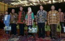 Mendagri Tjahjo Kumolo, Ketua REI Soelaiman dan Ketua APEKSI Airin di acara Indonesia Future City & REI Mega Expo (Foto Rizki Meirino))