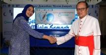 (Dari kiri) Vera Galuh Sugijanto, VP General Secretary Danone Indonesia danIgnatius Kardinal Suharyo, Uskup Agung Jakarta.