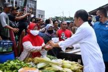 Presiden Jokowi Tinjau Aktivitas Perdagangan di Pasar Minggu Jakarta