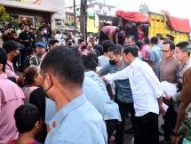 Presiden Jokowi Bagikan Sembako hingga Hamper untuk Masyarakat di Kota Bogor