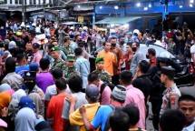 Antusiasme Warga Bogor Antre Sembako dari Presiden Jokowi