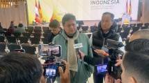 Menperin Agus Gumiwang Kartasasmita bersama Menko Perekonomian Airlangga Hartarto saat meninjau persiapan akhir Hannover Messe 2023