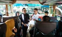 founder J99 Corp, Gilang W. Pramana dan Menparekraf Sandiaga Uno lepas keberangkatan 400 pemudik.