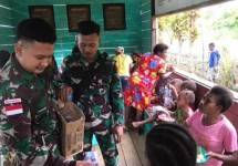 Satgas Yonif 143/TWEJ Undang Masyarakat Pedalaman Papua