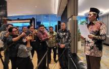 Menteri Pendayagunaan Aparatur Negara dan Reformasi Birokrasi (PANRB) ad interim Mahfud MD saat memberikan keterangan pers, Senin (24/04).