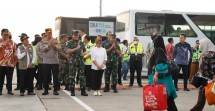 Panglima TNI Laksamana Yudo Margono Sambut WNI Yang Dievakuasi dari Sudan