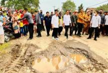 Presiden Jokowi dan jalan rusak di Lampung