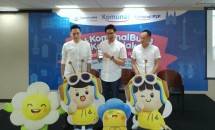 kika : Manajemen fintech Komunal Bapak Rico Tedyono-COO, Bapak Hendry Lieviant-CEO dan Bapak Kendrick Winoto-CFO berfoto usai acara press conference Komunal Indonesia's Neo Rural Bank Pioneer di kantor barunya di Sampoerna Strategic Square Building, North Tower Lantai 6, Jl. Jenderal Sudirman, Jakarta Selatan, siang hari ini (09/05/2023).