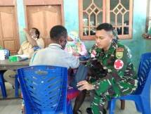 Satgas Yonif 143/TWEJ Keerom Gelar Pengobatan Massal Bersama Dinas Kesehatan di Papua