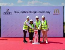 Kiri-kanan) Direktur Operasional CINITY, Agus Supriyadi, Director of Store Development Group McDonald's Indonesia, Ratna Wirahadikusumah, Founder PT Sri Pertiwi Sejati (CINITY), Asmat Amin dan CEO CINITY, Ming Liang saat Groundbreaking Gerai McDonald&rsquo;s di kawasan CINITY, Cikarang pada Rabu, 31 Mei 2023. 