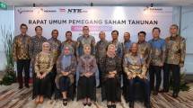 Direktur Direktur Utama PT Pertamina (Persero) Nicke Widyawati (depan tengah) saat berfoto bersama jajaran direksi dan management PIS seusai RUPS PT Pertamina International Shipping