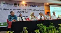 Foto (Kedua dari kiri) Direktur Bisnis Kurir dan Logistik Pos Indonesia, Siti Choiriana saat memaparkan kinerja Pos Indonesia pada kegiatan Rapat Koordinasi Evaluasi Kegiatan Penyaluran Cadangan Pangan Pemerintah di MG Setos Hotel Semarang,