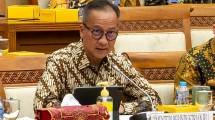 Menteri Perindustrian Agus Gumiwang Kartasasmita