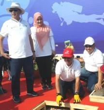 Peresmian dan peletakan batu pertama Dive Centre Tanjung Lesung, oleh Menpar Arief Yahya, Gunernur Banten Wahidin Halim, Bupati Pandeglang Irna Narulita dan Hyanto Wihadi PT BWJ (dok INDUSTRY.co.id)