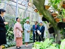 Ibu Iriana Jokowi Ajak Permaisuri Jepang Lihat Lukisan dan Pameran Batik Jawa Hokokai