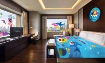 Tema Pinkfong Baby Shark di Fairmont Jakarta.