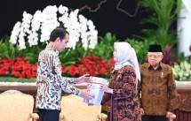 Presiden Jokowi Terima Laporan Hasil Pemeriksaan atas LKPP dan IHPS II Tahun 2022