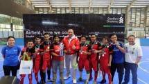 Rino Donosepoetro - CEO Standard Chartered Bank Indonesia dan Juara 1 kategori Media dari Tim Kemenpora FC (Foto Humas)