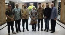 Menteri Ketenagakerjaan Ida Fauziah bersama pejabat Kemnaker dan pimpinan Binawan.
