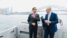 Momen Keakraban Presiden Jokowi dan PM Albanese di Kapal