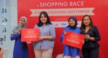 Empat pemenang Mothercare Shopping Race.