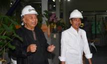 Presiden Jokowi dan Seniman Nyoman Nuarta