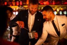 Tommasso dan Saverio dihadirkan langsung oleh Camparino dari Italia ke bar Roma Osteria di Jakarta.