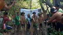 Peringati Hari Jadi Ke-9, Whiz Prime Hotel Kelapa Gading Lakukan Penanaman 90 Bibit Mangrove 