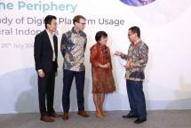 Stephen Deng, Partner DFS Lab; Brooke Patterson, Indonesia Country Lead, the Bill & Melinda Gates Foundation; Caroline Mangowal, Founder & Director RISE Indonesia; Dr. Ferry Irawan, SE, MSE, Deputi Menteri Bidang Koordinasi Ekonomi Makro dan Keuangan, Kementerian Koordinator Bidang&nbsp;Perekonomian&nbsp;RI; dalam acara peluncuran hasil studi - Mata Pencaharian Melalui Platform di Perdesaan: Studi Mengenai Penggunaan Platform Digital di Perdesaan Indonesia (PLRS) 