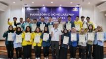 Mahasiswa yang menerima beasiswa Panasonic