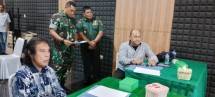 Pangdam Jayakarta Mayjen Mohamad Hasan didampingi Ketua Panitia Lomba Cipta Lagu Nusantara Kodam Jayakarta, Brigjen TNI Amrizar sidak ke ruang penjurian di gedung rekreasi kompleks Kodam Jayakarta Cililitan Jakarta Timur