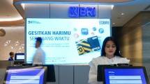 Aktifitas nasabah di kantor BRI