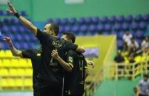 Kebahagiaan pemain Bintang Timur Surabaya setelah dipastikan kembali meraih gelar juara Liga Futsal Profesional 2022/2023.